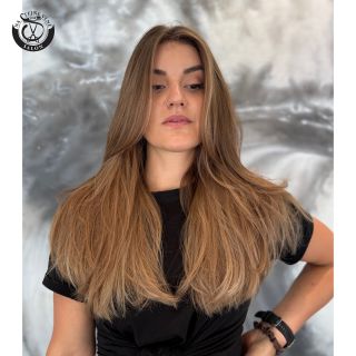 ꜱɪɢɴᴀᴛᴜʀᴇ ᴄᴜᴛ Účesem, který vévodí současným trendům, a je právě u nás hodně populární, je tzv. Signature Cut. Jedná se o...