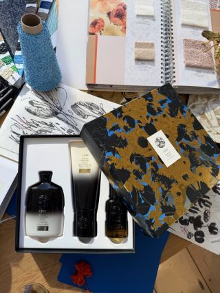 🌟 Limitovaná 𝒌𝒐𝒍𝒆𝒌𝒄𝒆 𝑯𝒐𝒍𝒊𝒅𝒂𝒚 𝟐𝟎𝟐𝟓 si vás podmaní. 🎁 Na našem e-shopu můžete zakoupit: Gold Lust, Hair Alchemy a Côte...